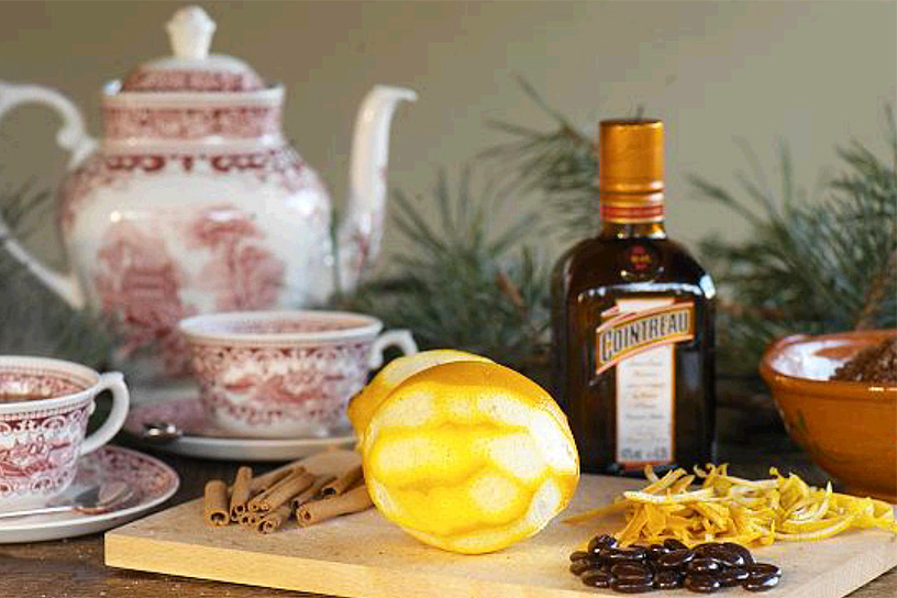 Sinaasappel, kaneelstokjes en cointreau voor koffiepunch